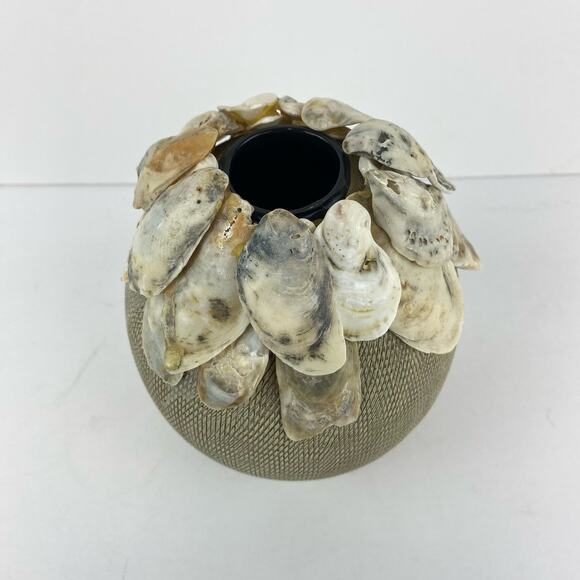 Ceramic Scratch Texture Vase with Shell Collar - Picture 4 of 8